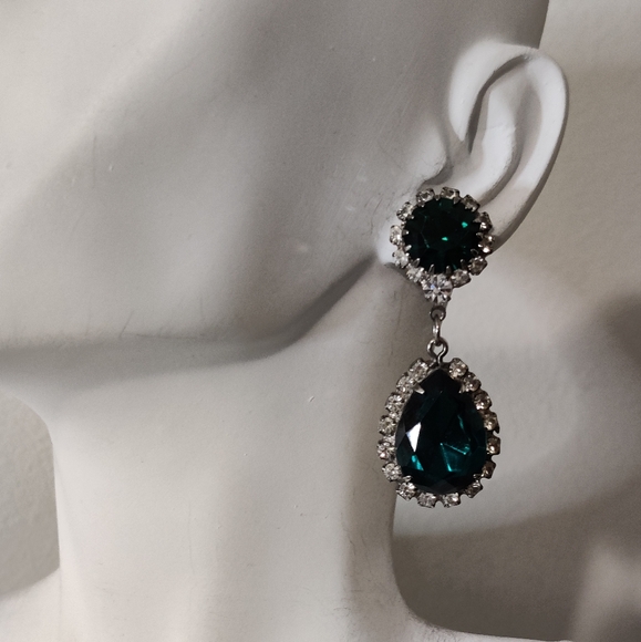 Vintage Emerald Glass Earrings - Picture 4 of 14
